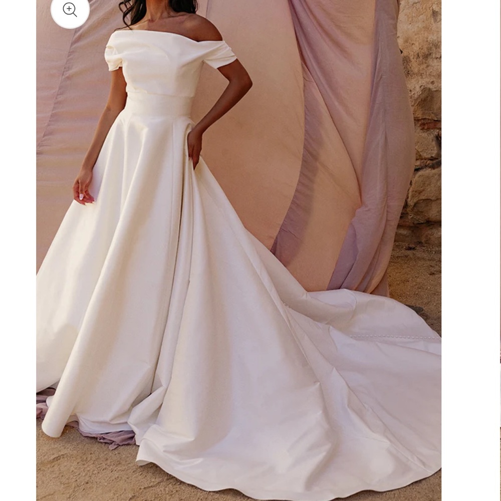 Louvienne Cortlan Wedding Gown Size 12